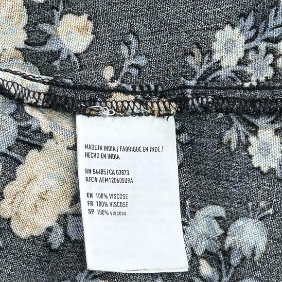 American Eagle Blouse Size Small Keyhole Neck Black Cream Floral Button Back Top - Picture 8 of 11